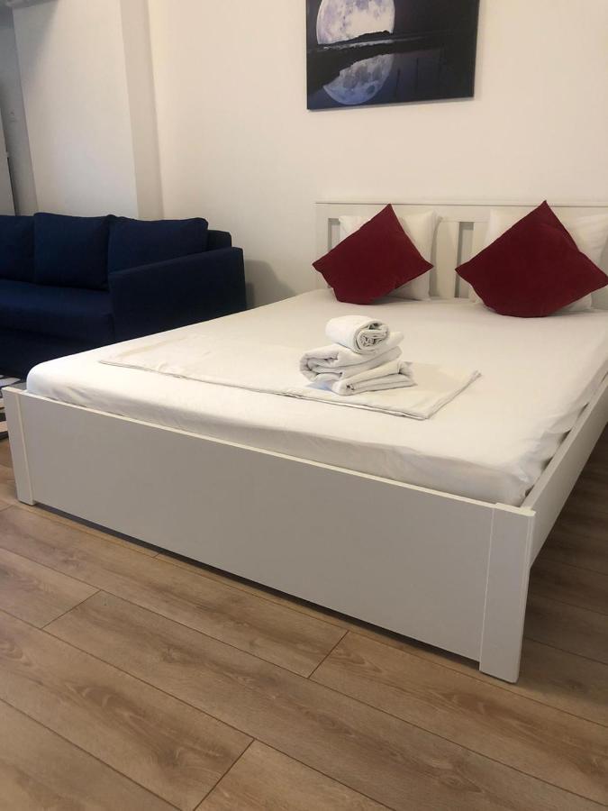 Appartamento Beside Airport Otopeni Esterno foto